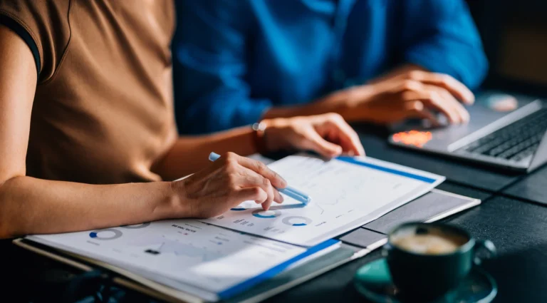 Independent insurance agent evaluating TPA partnership qualities